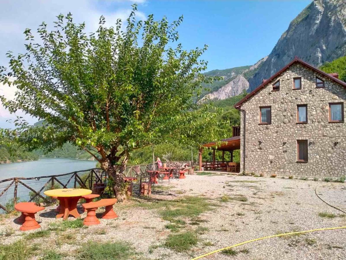 Hotel Aprripe Guri Firza Exterior foto